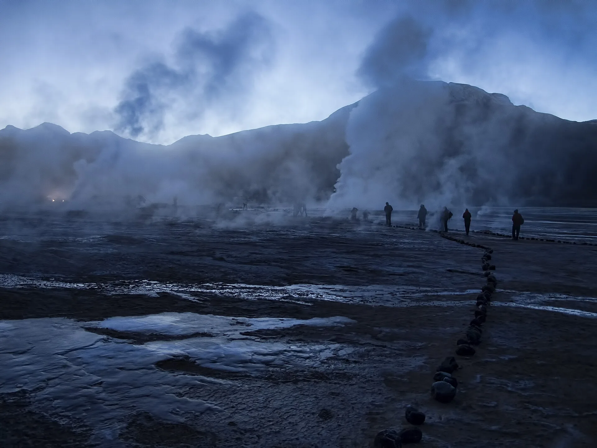 Les geysers du Tatio : lever de soleil en altitude